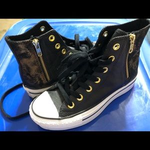 Converse woman’s size 5 platform